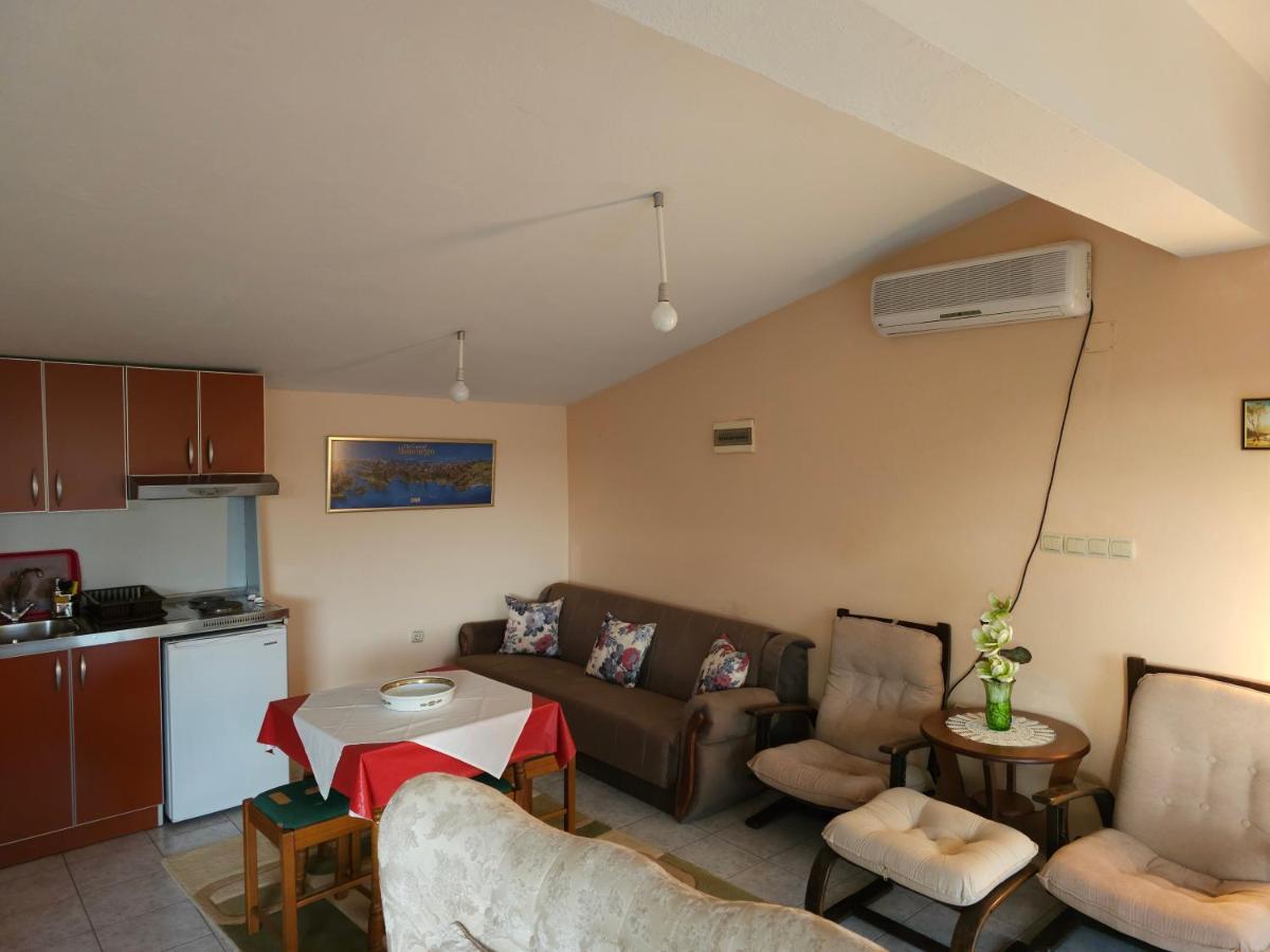 Apartment Odmor Bar Exterior photo