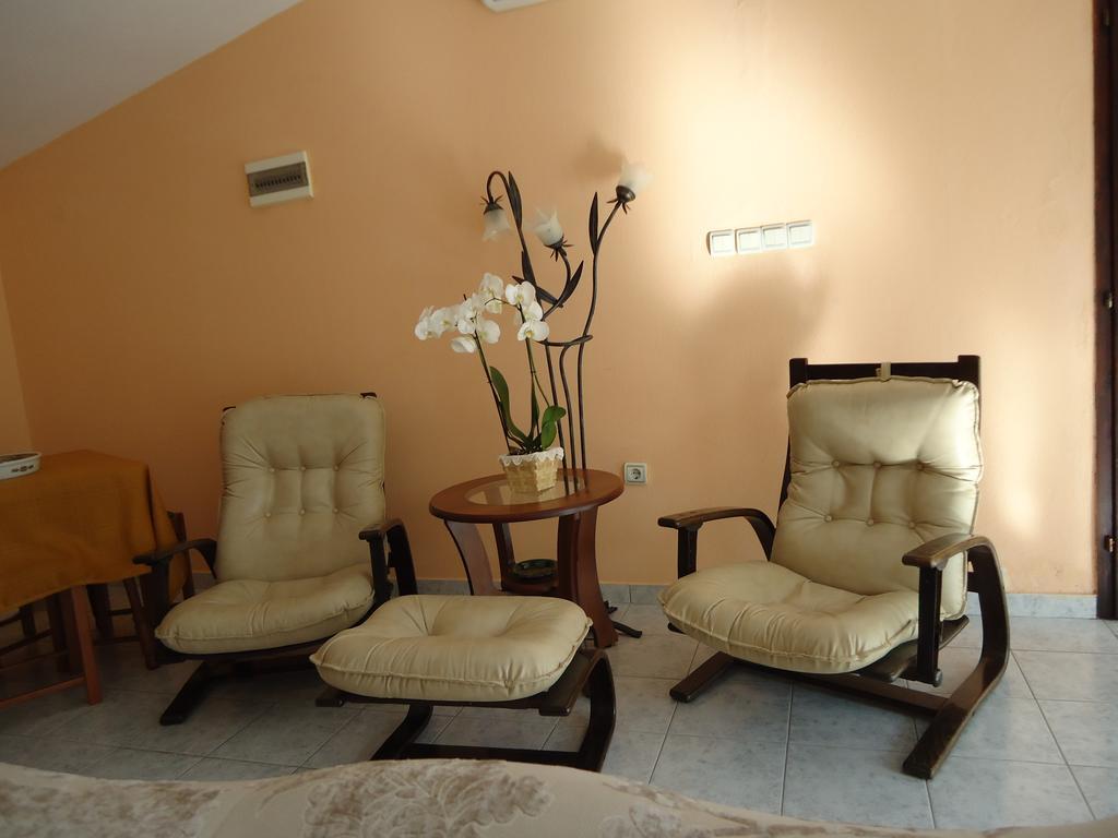 Apartment Odmor Bar Exterior photo